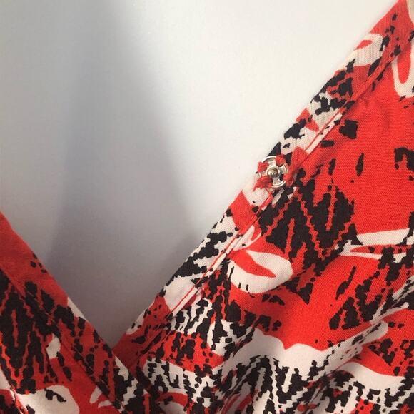 Banana Republic Shorts Romper Faux Wrap Red and Black Floral size Small - Picture 14 of 16